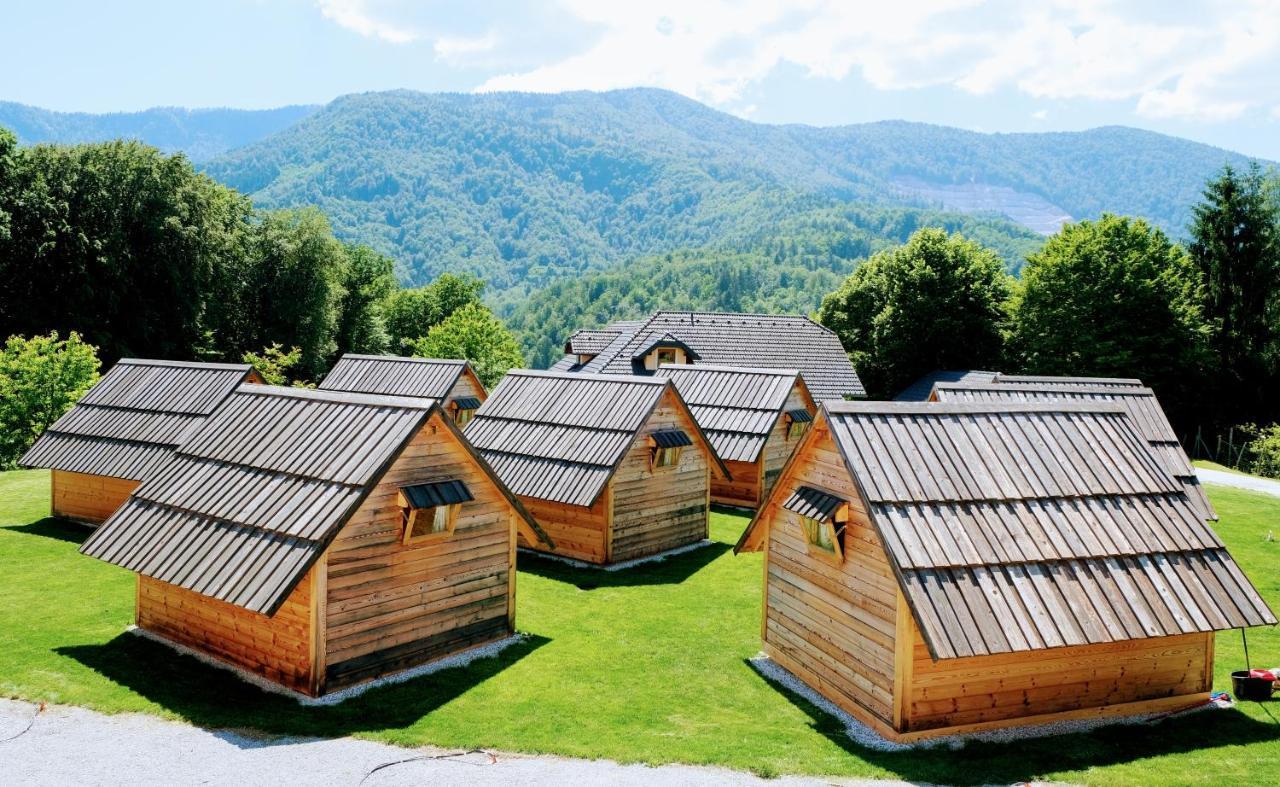 Small Wooden Houses And Apartments Zgornja Dobrava Radovljica Exterior foto