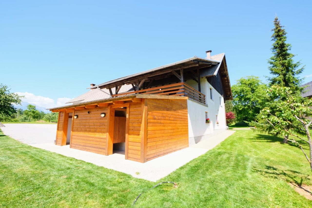 Small Wooden Houses And Apartments Zgornja Dobrava Radovljica Exterior foto